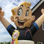 Opblaaspop Abraham in bierpul huren